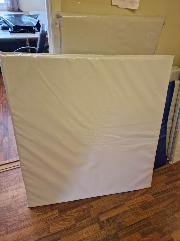 Hundematte til valpekasse 125x125x5